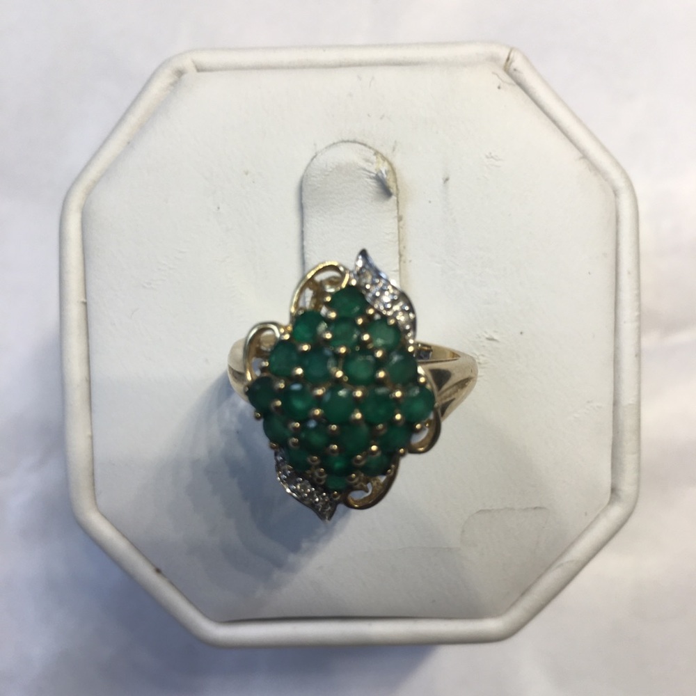 10K  yellow gold Emerald diamonds ring